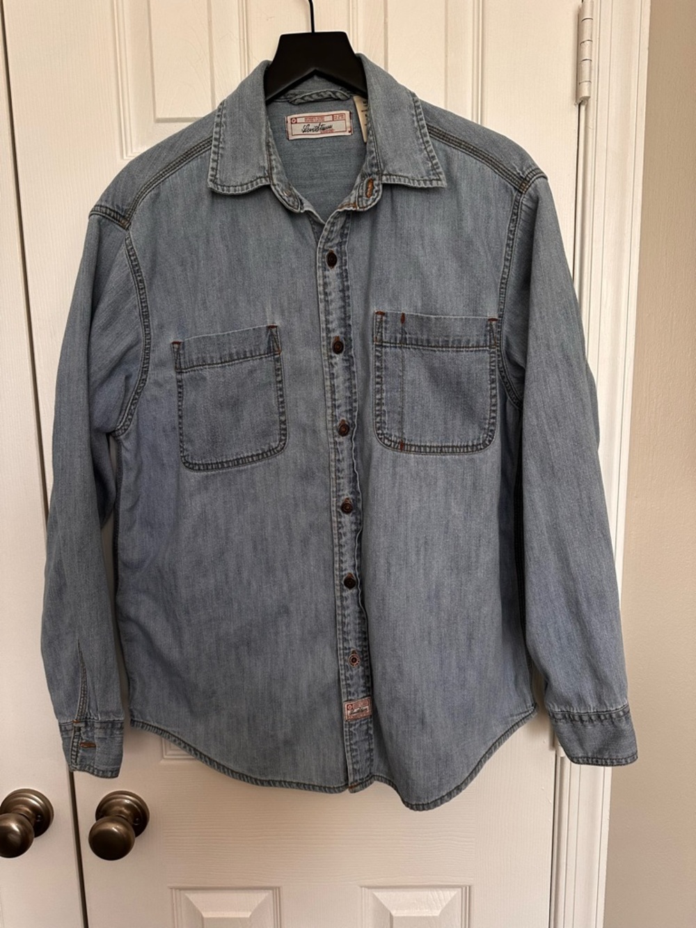 Levi's Light Blue Denim Shirt with White Label. High quality size medium